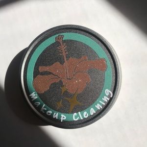 Makeup cleaner/ flower